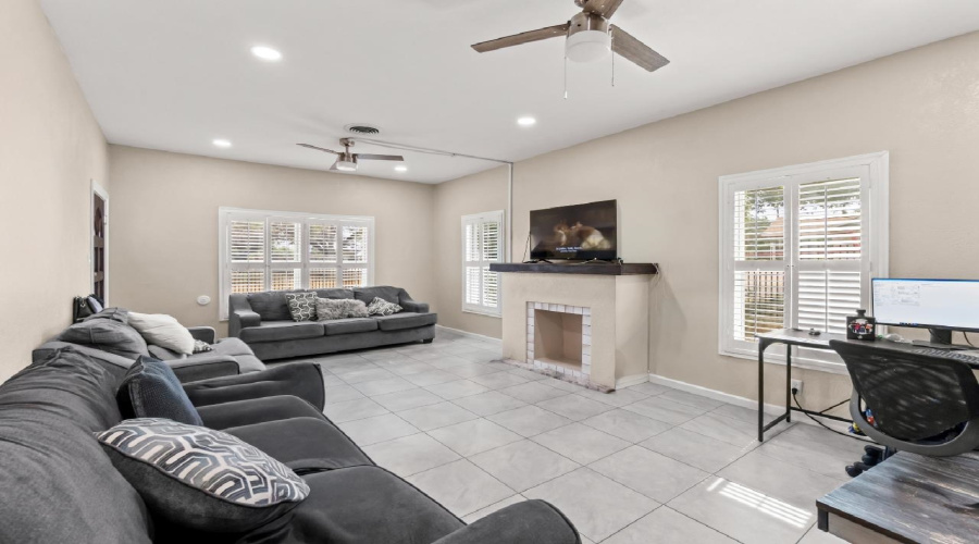 1702 OKane St, LAREDO, Texas 78043, ,Multi-family,For Sale,1702 OKane St,20263622