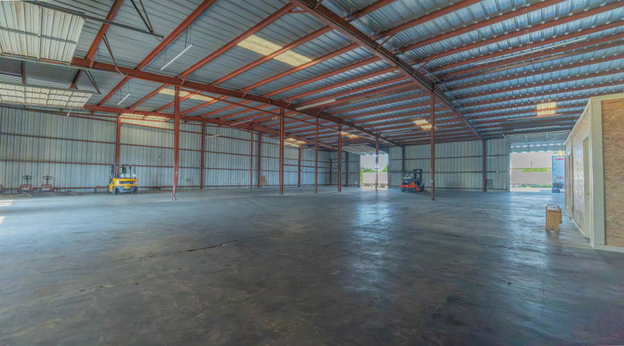 1217 Guatemozin St, Laredo, Texas 78043, 1 Bedroom Bedrooms, 21 Rooms Rooms,2 BathroomsBathrooms,Commercial/industrial,For Rent,1217 Guatemozin St,20263641