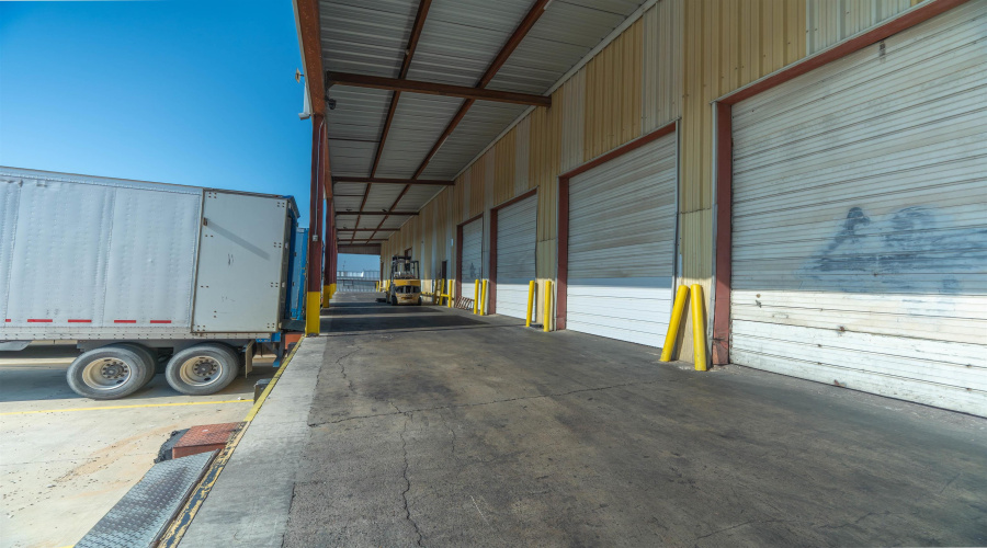 1217 Guatemozin St, Laredo, Texas 78043, 1 Bedroom Bedrooms, 21 Rooms Rooms,2 BathroomsBathrooms,Commercial/industrial,For Rent,1217 Guatemozin St,20263641
