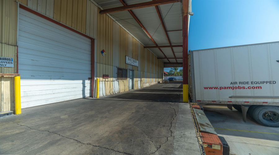 1217 Guatemozin St, Laredo, Texas 78043, 1 Bedroom Bedrooms, 21 Rooms Rooms,2 BathroomsBathrooms,Commercial/industrial,For Rent,1217 Guatemozin St,20263641