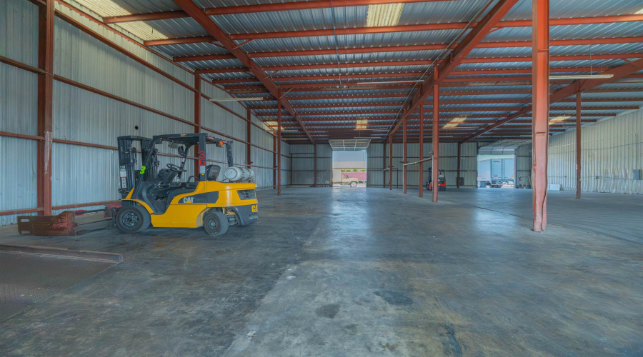 1217 Guatemozin St, Laredo, Texas 78043, 1 Bedroom Bedrooms, 21 Rooms Rooms,2 BathroomsBathrooms,Commercial/industrial,For Rent,1217 Guatemozin St,20263641