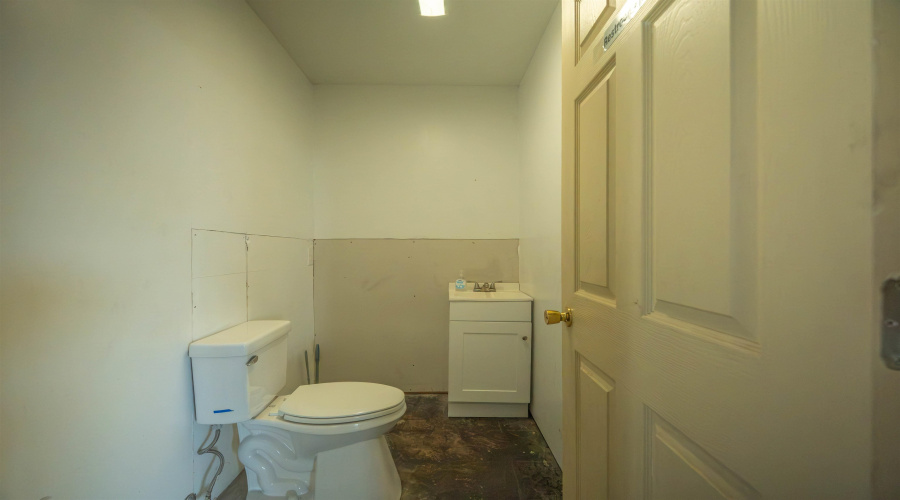 1217 Guatemozin St, Laredo, Texas 78043, 1 Bedroom Bedrooms, 21 Rooms Rooms,2 BathroomsBathrooms,Commercial/industrial,For Rent,1217 Guatemozin St,20263641