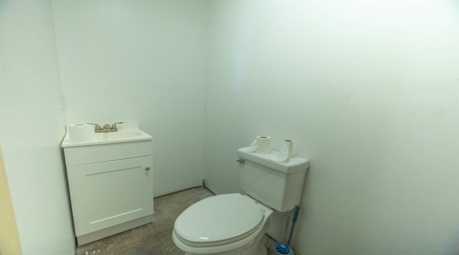 1217 Guatemozin St, Laredo, Texas 78043, 1 Bedroom Bedrooms, 21 Rooms Rooms,2 BathroomsBathrooms,Commercial/industrial,For Rent,1217 Guatemozin St,20263641