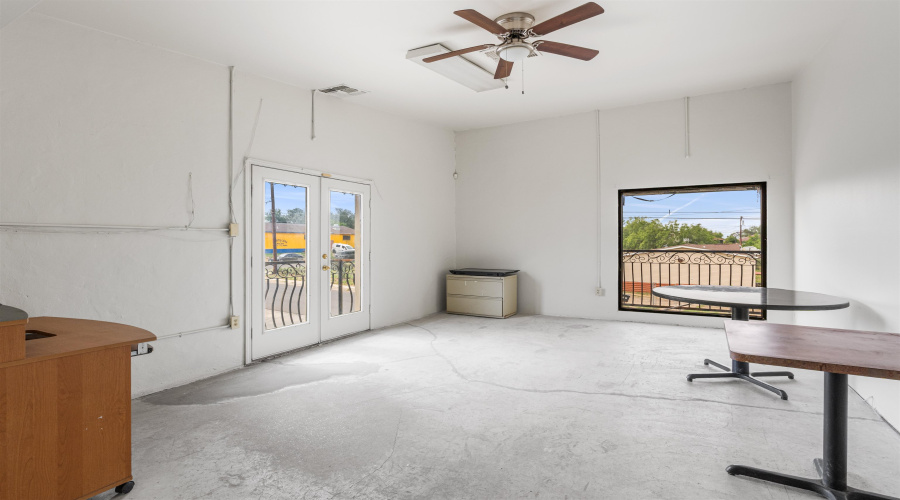 2803 Zacatecas St, Laredo, Texas 78046, 1 Room Rooms,2 BathroomsBathrooms,Commercial retail/office,For Sale,2803 Zacatecas St,20263642