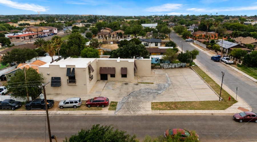 2803 Zacatecas St, Laredo, Texas 78046, 1 Room Rooms,2 BathroomsBathrooms,Commercial retail/office,For Sale,2803 Zacatecas St,20263642