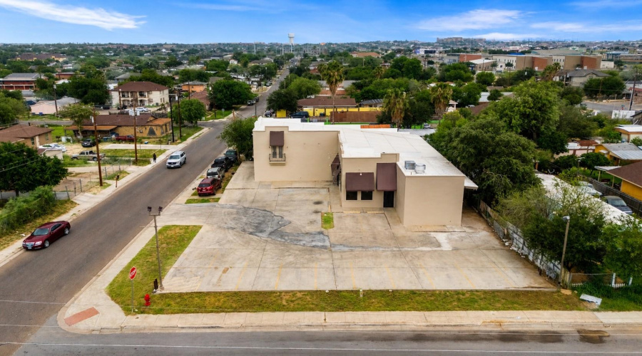 2803 Zacatecas St, Laredo, Texas 78046, 1 Room Rooms,2 BathroomsBathrooms,Commercial retail/office,For Sale,2803 Zacatecas St,20263642