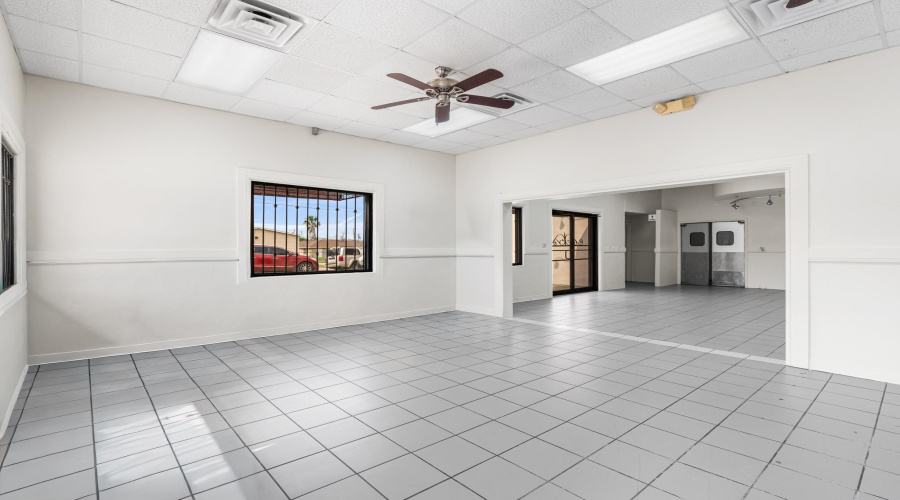 2803 Zacatecas St, Laredo, Texas 78046, 1 Room Rooms,2 BathroomsBathrooms,Commercial retail/office,For Sale,2803 Zacatecas St,20263642