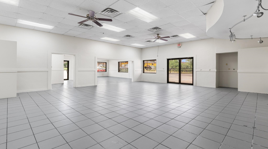 2803 Zacatecas St, Laredo, Texas 78046, 1 Room Rooms,2 BathroomsBathrooms,Commercial retail/office,For Sale,2803 Zacatecas St,20263642