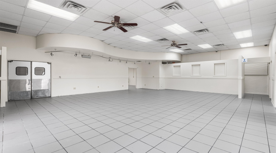 2803 Zacatecas St, Laredo, Texas 78046, 1 Room Rooms,2 BathroomsBathrooms,Commercial retail/office,For Sale,2803 Zacatecas St,20263642