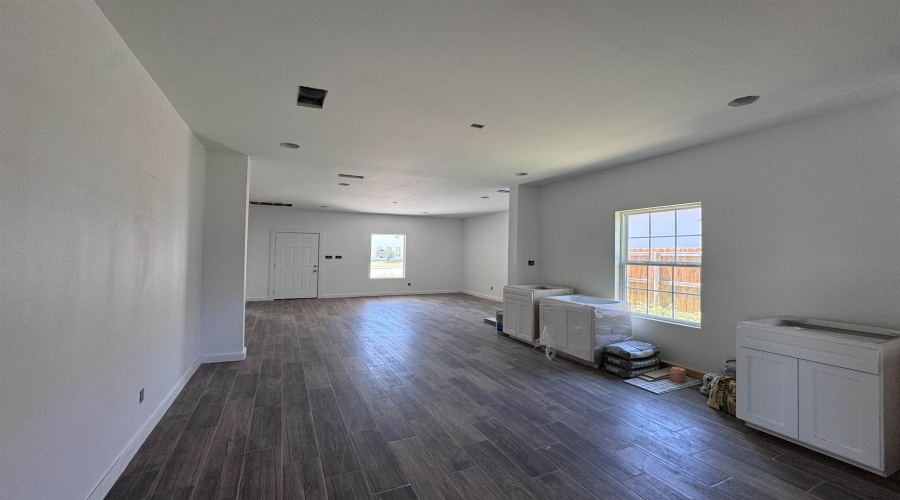 5709 St. Joan of Arc Lp., Laredo, Texas 78046, 3 Bedrooms Bedrooms, 3 Rooms Rooms,2 BathroomsBathrooms,Residential,For Sale,5709 St. Joan of Arc Lp.,20262191