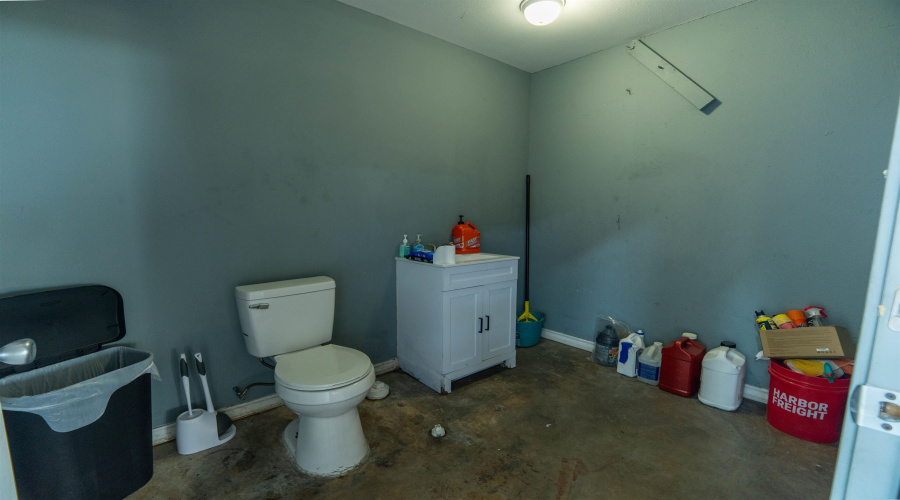 1001 Guatemozin St, Laredo, Texas 78043, 1 Bedroom Bedrooms, 11 Rooms Rooms,2 BathroomsBathrooms,Commercial/industrial,For Rent,1001 Guatemozin St,20263643