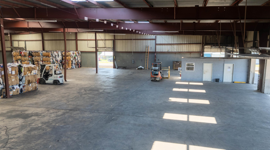 1001 Guatemozin St, Laredo, Texas 78043, 1 Bedroom Bedrooms, 11 Rooms Rooms,2 BathroomsBathrooms,Commercial/industrial,For Rent,1001 Guatemozin St,20263643