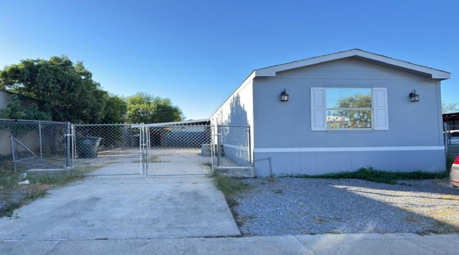 3509 Paradise Dr, Laredo, Texas 78046, 4 Bedrooms Bedrooms, 6 Rooms Rooms,2 BathroomsBathrooms,Residential,For Sale,3509 Paradise Dr,20263635