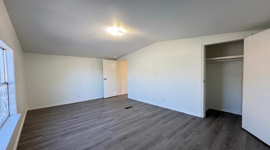 3509 Paradise Dr, Laredo, Texas 78046, 4 Bedrooms Bedrooms, 6 Rooms Rooms,2 BathroomsBathrooms,Residential,For Sale,3509 Paradise Dr,20263635
