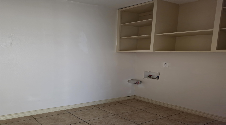 820 Stewart St, Laredo, Texas 78040, 4 Bedrooms Bedrooms, 6 Rooms Rooms,2 BathroomsBathrooms,Residential,For Sale,820 Stewart St,20263636