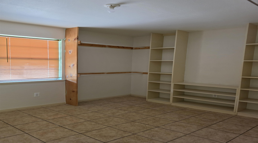 820 Stewart St, Laredo, Texas 78040, 4 Bedrooms Bedrooms, 6 Rooms Rooms,2 BathroomsBathrooms,Residential,For Sale,820 Stewart St,20263636