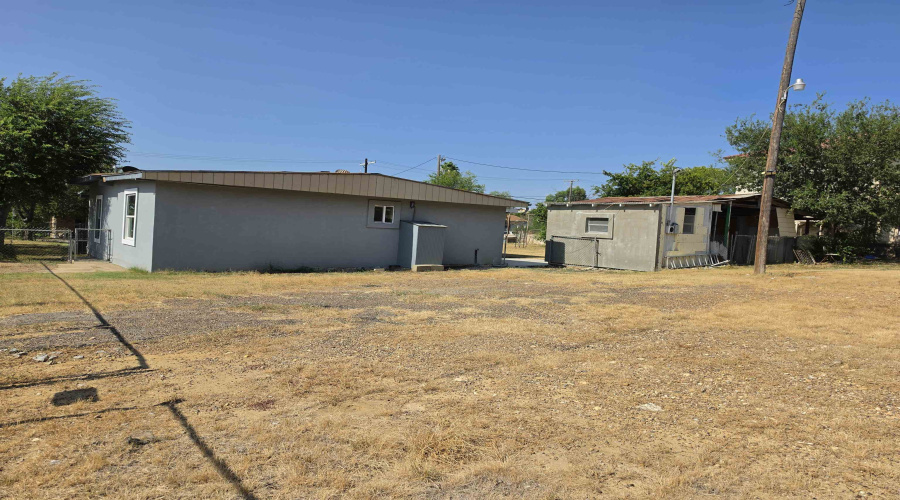 820 Stewart St, Laredo, Texas 78040, 4 Bedrooms Bedrooms, 6 Rooms Rooms,2 BathroomsBathrooms,Residential,For Sale,820 Stewart St,20263636