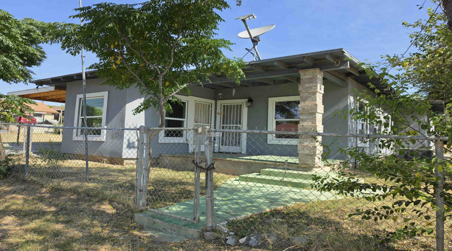 820 Stewart St, Laredo, Texas 78040, 4 Bedrooms Bedrooms, 6 Rooms Rooms,2 BathroomsBathrooms,Residential,For Sale,820 Stewart St,20263636