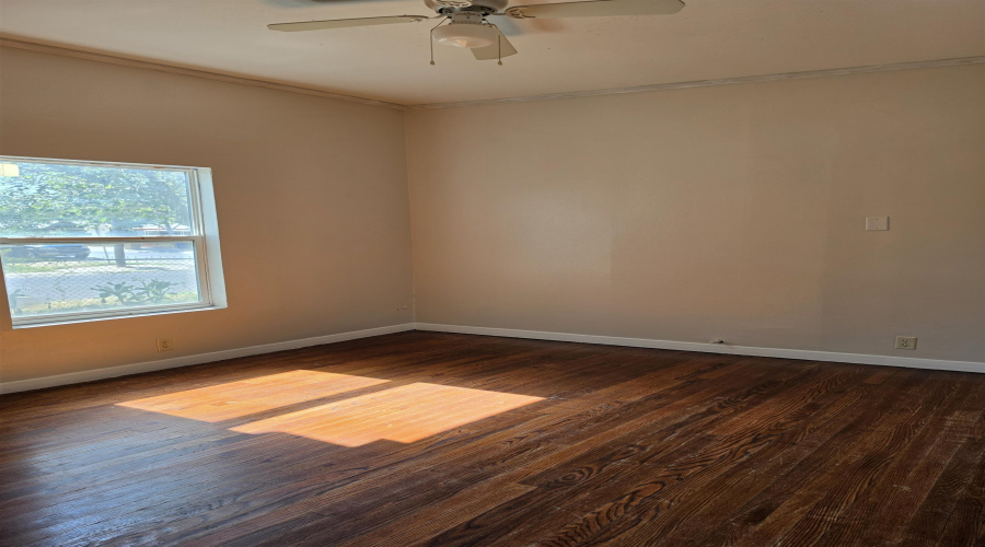 820 Stewart St, Laredo, Texas 78040, 4 Bedrooms Bedrooms, 6 Rooms Rooms,2 BathroomsBathrooms,Residential,For Sale,820 Stewart St,20263636