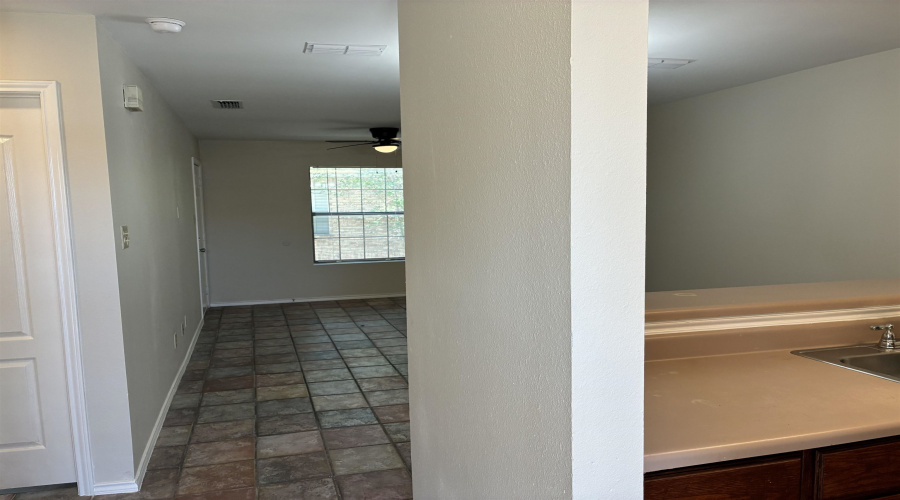 511 Shiloh Dr, LAREDO, Texas 78045, 1 Bedroom Bedrooms, 4 Rooms Rooms,1 BathroomBathrooms,Residential,For Rent,511 Shiloh Dr,20263638