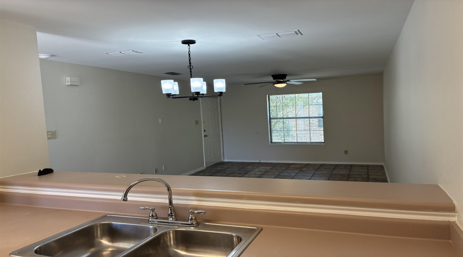 511 Shiloh Dr, LAREDO, Texas 78045, 1 Bedroom Bedrooms, 4 Rooms Rooms,1 BathroomBathrooms,Residential,For Rent,511 Shiloh Dr,20263638