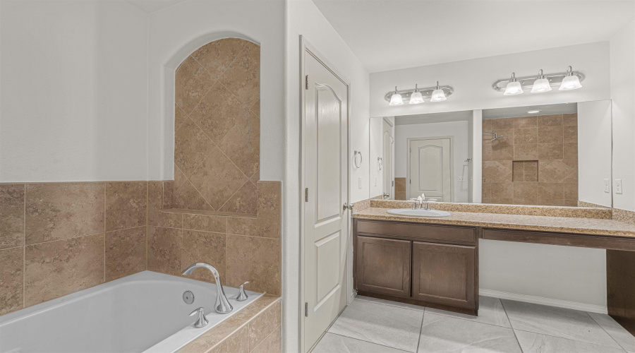 1601 Ann Harbor St, Laredo, Texas 78045, 4 Bedrooms Bedrooms, 7 Rooms Rooms,2 BathroomsBathrooms,Residential,For Sale,1601 Ann Harbor St,20263639