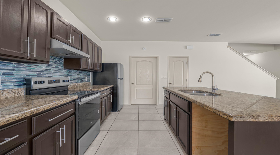 1601 Ann Harbor St, Laredo, Texas 78045, 4 Bedrooms Bedrooms, 7 Rooms Rooms,2 BathroomsBathrooms,Residential,For Sale,1601 Ann Harbor St,20263639