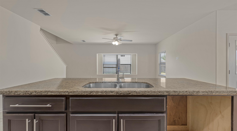 1601 Ann Harbor St, Laredo, Texas 78045, 4 Bedrooms Bedrooms, 7 Rooms Rooms,2 BathroomsBathrooms,Residential,For Sale,1601 Ann Harbor St,20263639