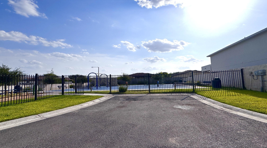 9915 Borna, LAREDO, Texas 78045, 3 Bedrooms Bedrooms, 6 Rooms Rooms,2 BathroomsBathrooms,Residential,For Rent,9915 Borna,20263640