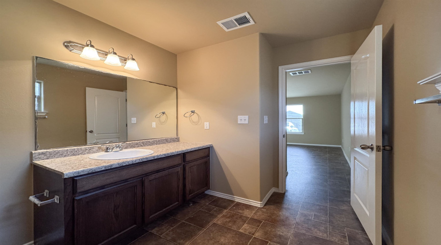 1525 Cozumel Dr, Laredo, Texas 78046, 3 Bedrooms Bedrooms, 6 Rooms Rooms,2 BathroomsBathrooms,Residential,For Rent,1525 Cozumel Dr,20263644