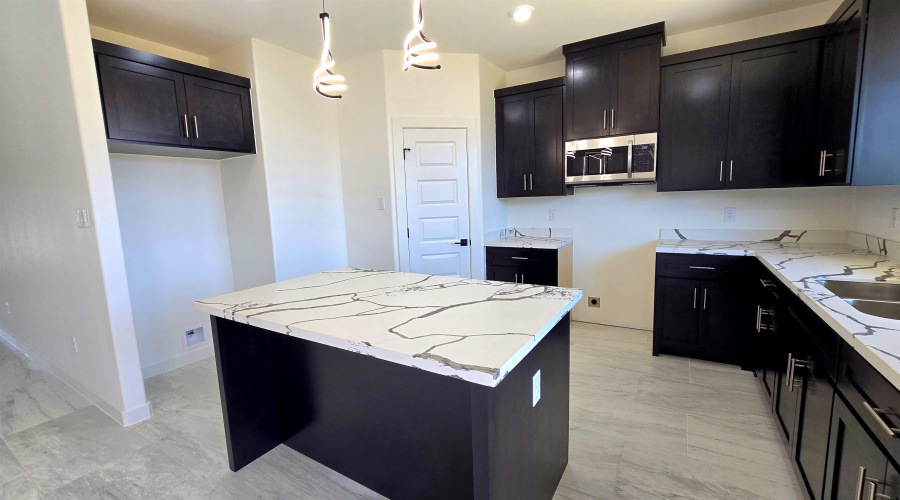 6006 Heather Loop, Laredo, Texas 78041, 3 Bedrooms Bedrooms, 4 Rooms Rooms,2 BathroomsBathrooms,Residential,For Sale,6006 Heather Loop,20263646