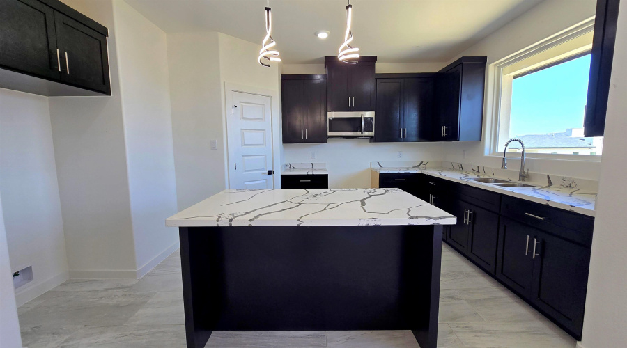 6006 Heather Loop, Laredo, Texas 78041, 3 Bedrooms Bedrooms, 4 Rooms Rooms,2 BathroomsBathrooms,Residential,For Sale,6006 Heather Loop,20263646