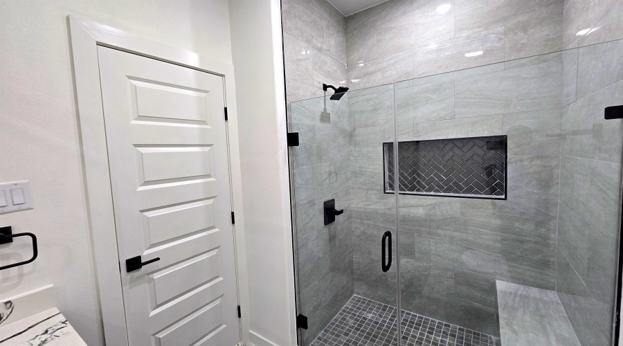 6006 Heather Loop, Laredo, Texas 78041, 3 Bedrooms Bedrooms, 4 Rooms Rooms,2 BathroomsBathrooms,Residential,For Sale,6006 Heather Loop,20263646