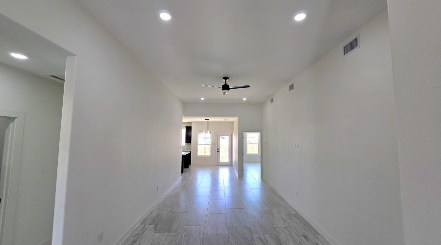 6006 Heather Loop, Laredo, Texas 78041, 3 Bedrooms Bedrooms, 4 Rooms Rooms,2 BathroomsBathrooms,Residential,For Sale,6006 Heather Loop,20263646