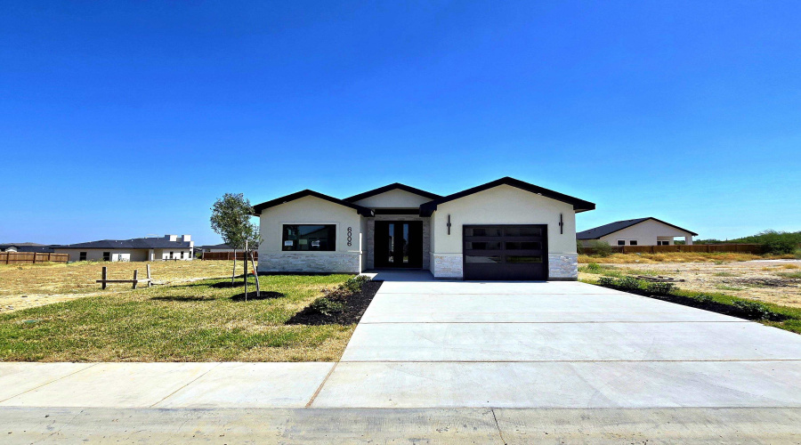 6006 Heather Loop, Laredo, Texas 78041, 3 Bedrooms Bedrooms, 4 Rooms Rooms,2 BathroomsBathrooms,Residential,For Sale,6006 Heather Loop,20263646