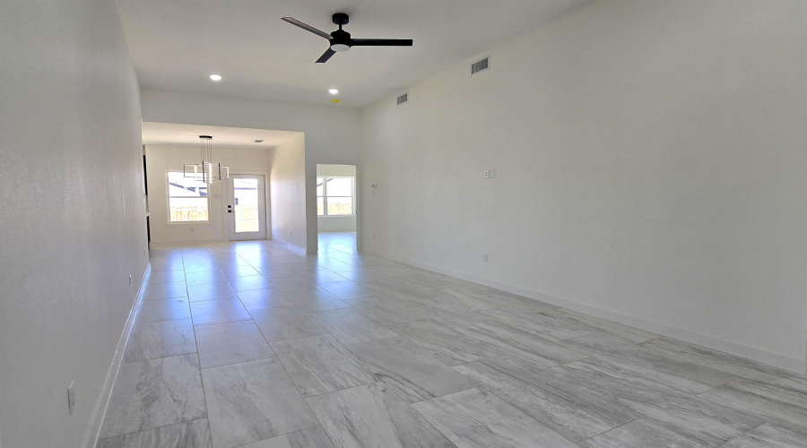 6006 Heather Loop, Laredo, Texas 78041, 3 Bedrooms Bedrooms, 4 Rooms Rooms,2 BathroomsBathrooms,Residential,For Sale,6006 Heather Loop,20263646