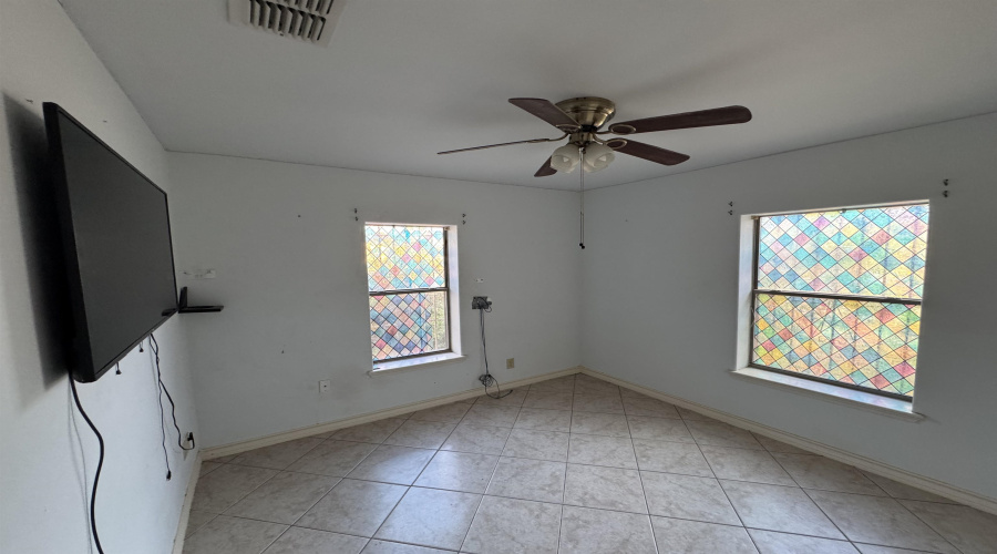 2102 Market St, Laredo, Texas 78043, 3 Bedrooms Bedrooms, 3 Rooms Rooms,2 BathroomsBathrooms,Residential,For Sale,2102 Market St,20263649