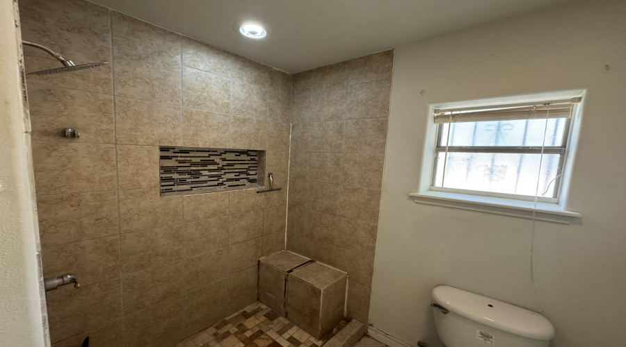 2102 Market St, Laredo, Texas 78043, 3 Bedrooms Bedrooms, 3 Rooms Rooms,2 BathroomsBathrooms,Residential,For Sale,2102 Market St,20263649