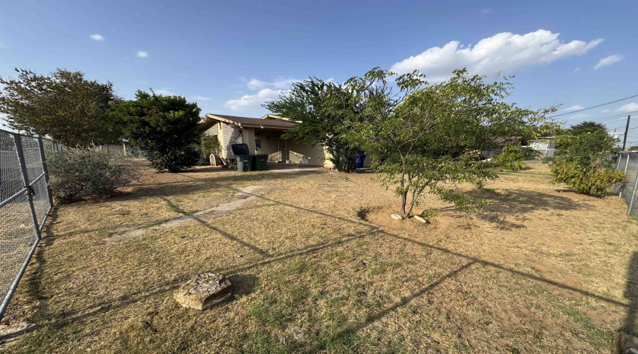 2102 Market St, Laredo, Texas 78043, 3 Bedrooms Bedrooms, 3 Rooms Rooms,2 BathroomsBathrooms,Residential,For Sale,2102 Market St,20263649
