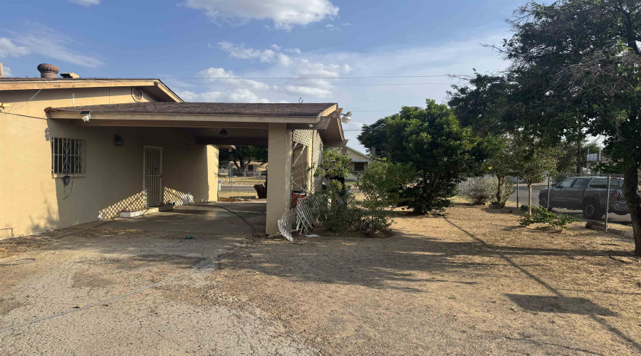 2102 Market St, Laredo, Texas 78043, 3 Bedrooms Bedrooms, 3 Rooms Rooms,2 BathroomsBathrooms,Residential,For Sale,2102 Market St,20263649