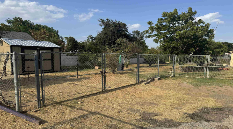 2102 Market St, Laredo, Texas 78043, 3 Bedrooms Bedrooms, 3 Rooms Rooms,2 BathroomsBathrooms,Residential,For Sale,2102 Market St,20263649