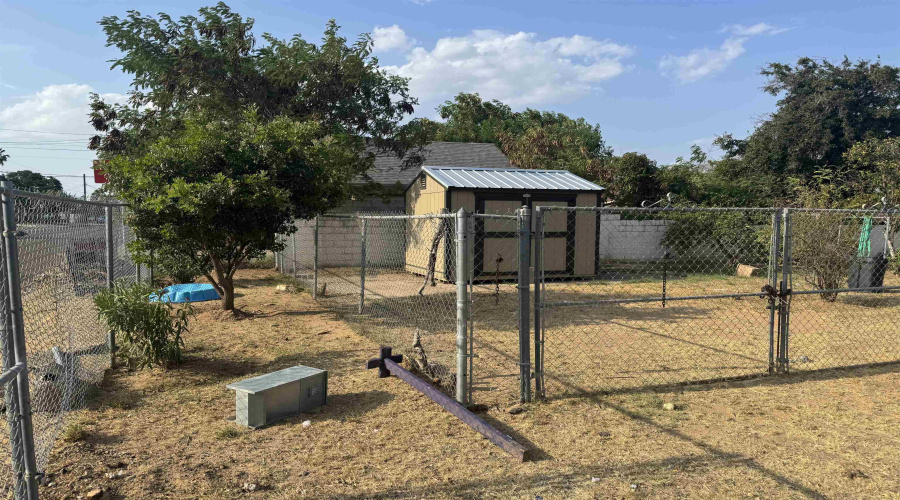 2102 Market St, Laredo, Texas 78043, 3 Bedrooms Bedrooms, 3 Rooms Rooms,2 BathroomsBathrooms,Residential,For Sale,2102 Market St,20263649