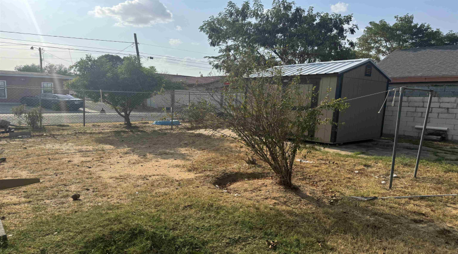 2102 Market St, Laredo, Texas 78043, 3 Bedrooms Bedrooms, 3 Rooms Rooms,2 BathroomsBathrooms,Residential,For Sale,2102 Market St,20263649