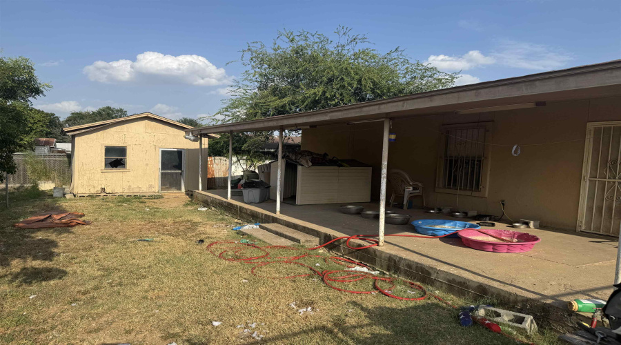 2102 Market St, Laredo, Texas 78043, 3 Bedrooms Bedrooms, 3 Rooms Rooms,2 BathroomsBathrooms,Residential,For Sale,2102 Market St,20263649