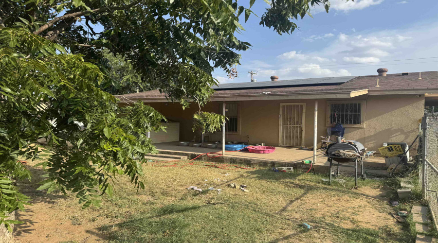 2102 Market St, Laredo, Texas 78043, 3 Bedrooms Bedrooms, 3 Rooms Rooms,2 BathroomsBathrooms,Residential,For Sale,2102 Market St,20263649