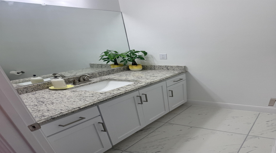 1406 Eagles LN, Laredo, Texas 78045, 3 Bedrooms Bedrooms, 5 Rooms Rooms,2 BathroomsBathrooms,Residential,For Sale,1406 Eagles LN,20263652
