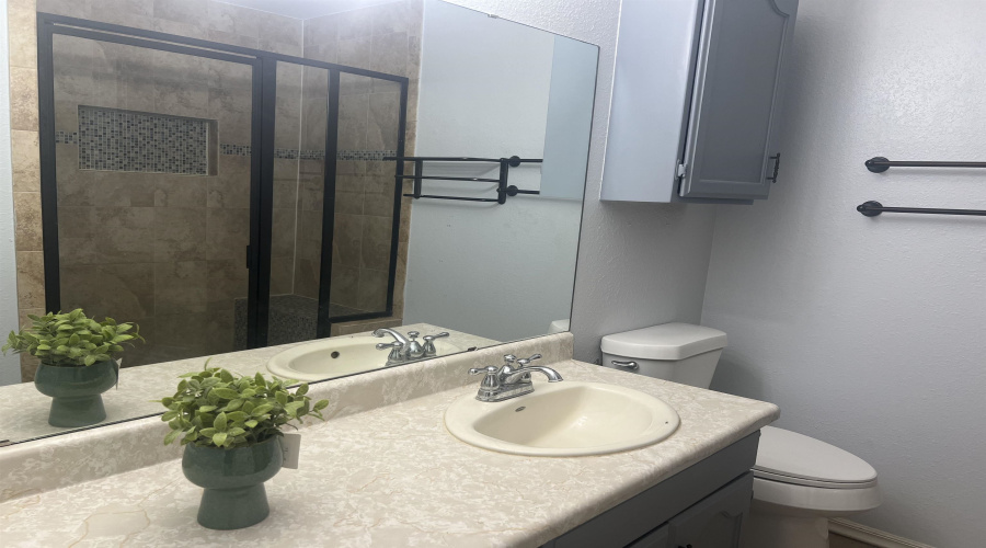 8911 McPherson Rd, LAREDO, Texas 78045-0000, 3 Bedrooms Bedrooms, 5 Rooms Rooms,3 BathroomsBathrooms,Residential,For Rent,8911 McPherson Rd,20263658