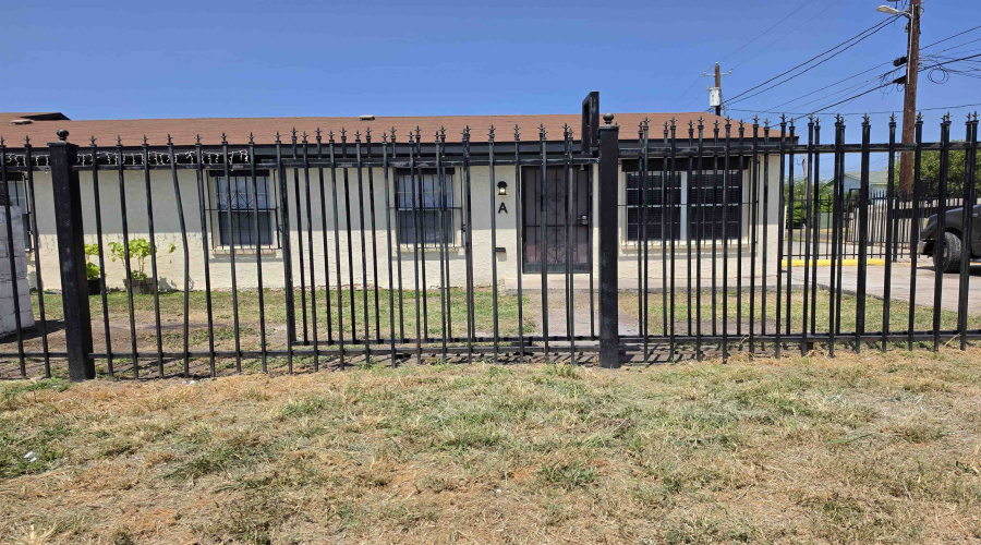 3019 Corpus Christi St, Laredo, Texas 78043, 2 Bedrooms Bedrooms, 3 Rooms Rooms,1 BathroomBathrooms,Residential,For Rent,3019 Corpus Christi St,20263659