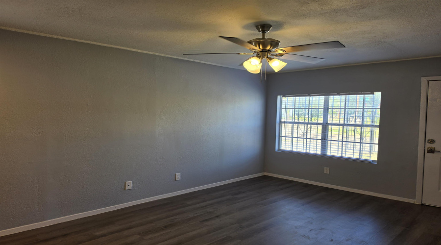 3019 Corpus Christi St, Laredo, Texas 78043, 2 Bedrooms Bedrooms, 3 Rooms Rooms,1 BathroomBathrooms,Residential,For Rent,3019 Corpus Christi St,20263659