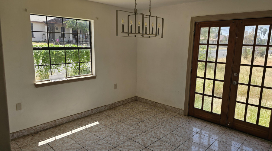 3220 San Salvador St, Laredo, Texas 78046, 4 Bedrooms Bedrooms, 3 Rooms Rooms,2 BathroomsBathrooms,Residential,For Sale,3220 San Salvador St,20263664